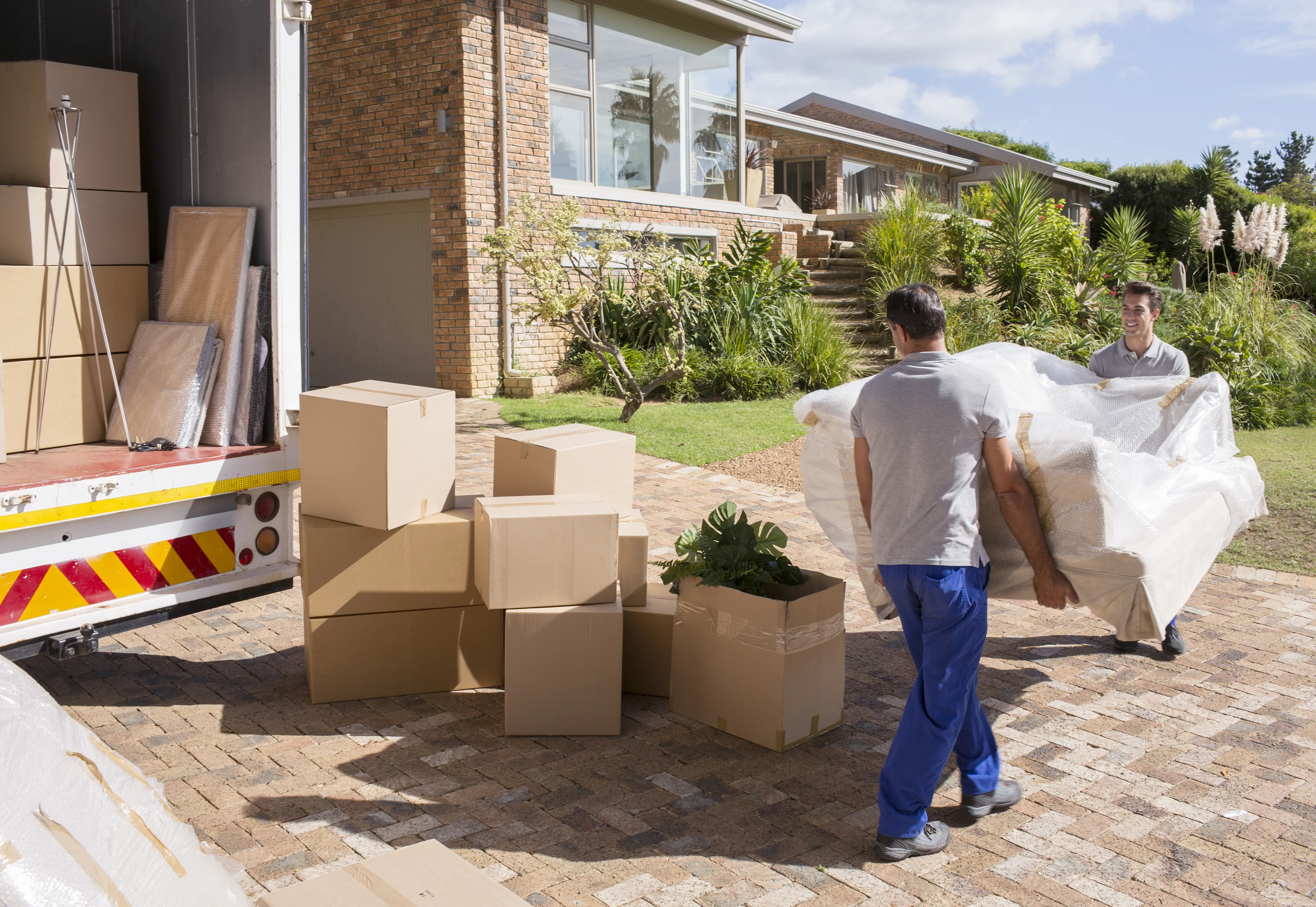 Friendly &amp; Professional Movers Vancouver for Stress-Free Moves
