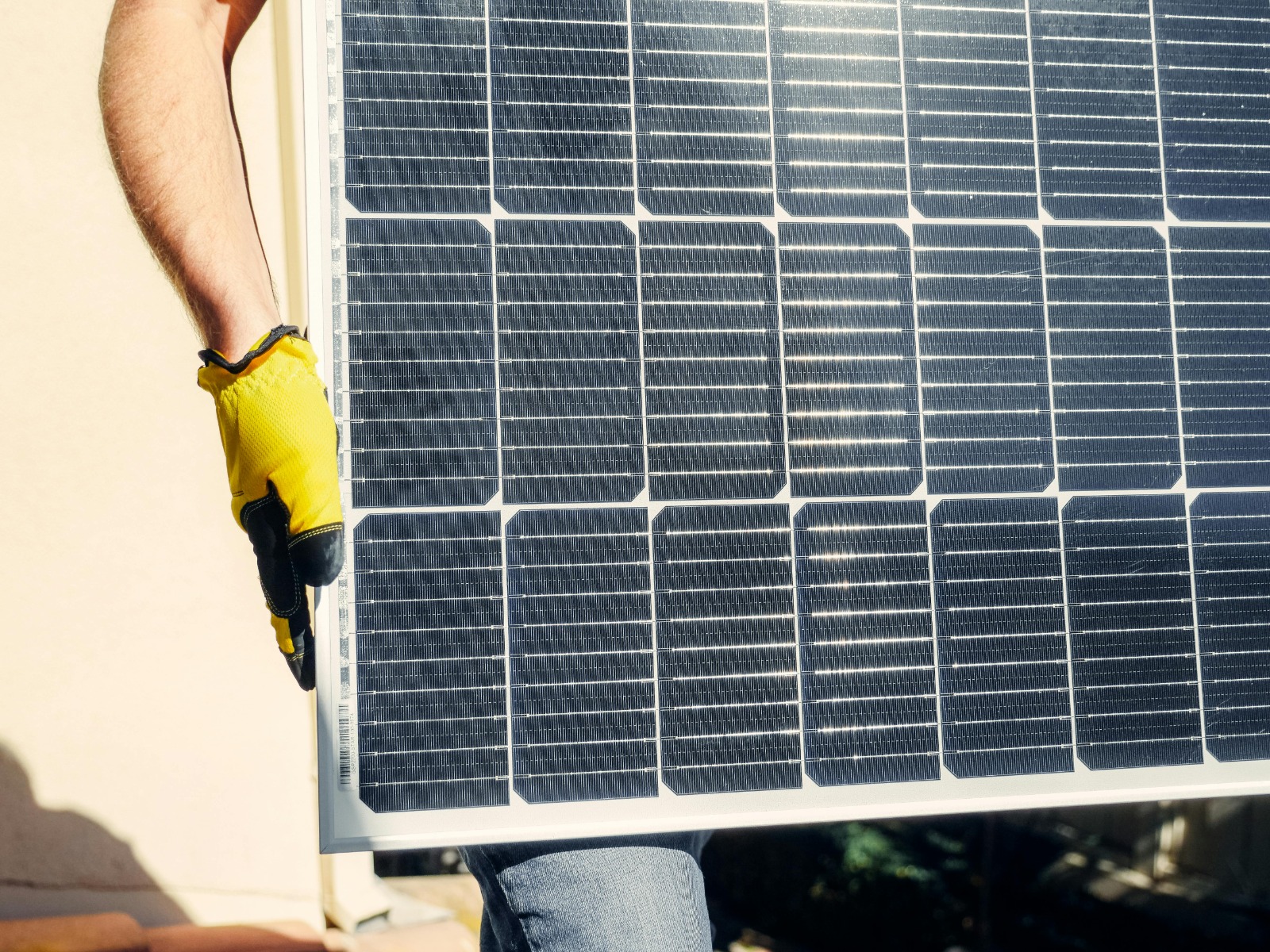 Commercial Solar Panels Nottingham Built for Efficiency and Durability