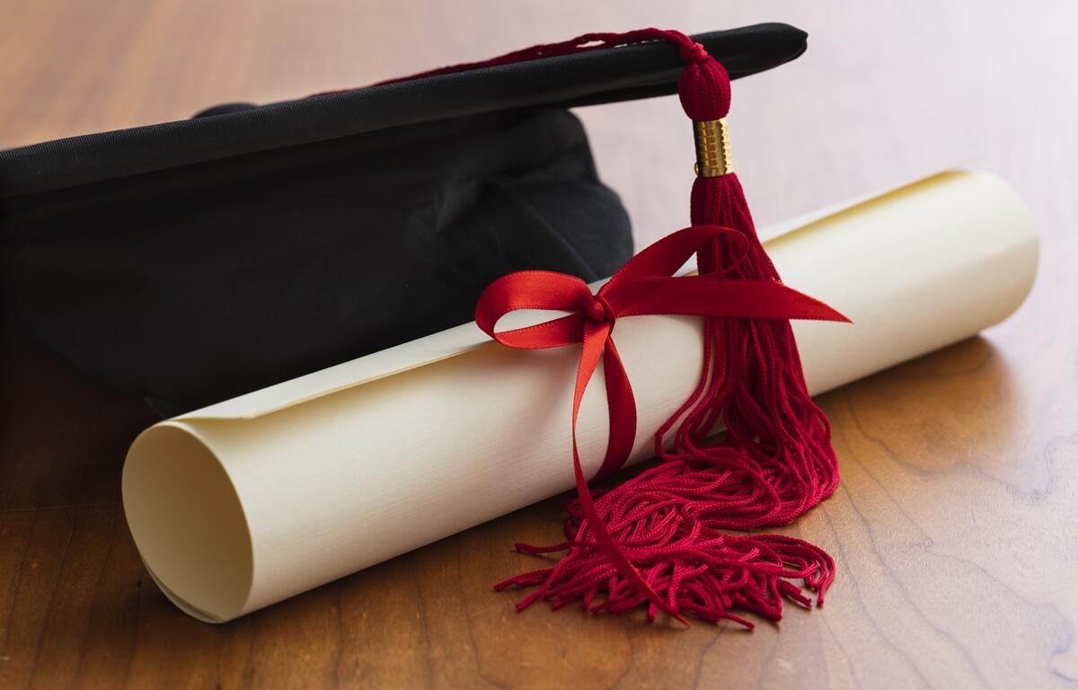 办理国外文凭 Legal Risks and Safer Solutions with BuyDiplomaand