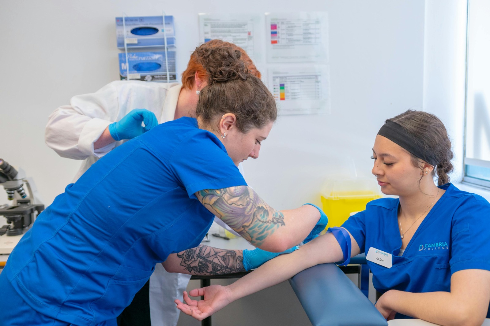 Medical Volunteering for Teens: Hands-On Experience in Compassionate Care