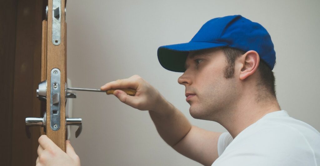 7 E-Commerce Suppliers for Commercial Door Hardware: Best Hard-to-Find Parts